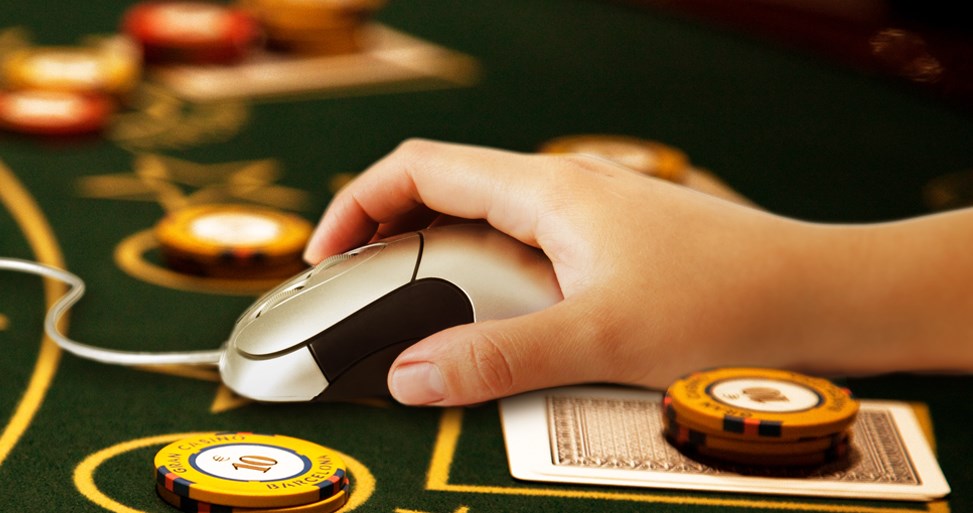 Souris sur une table de jeu de casino